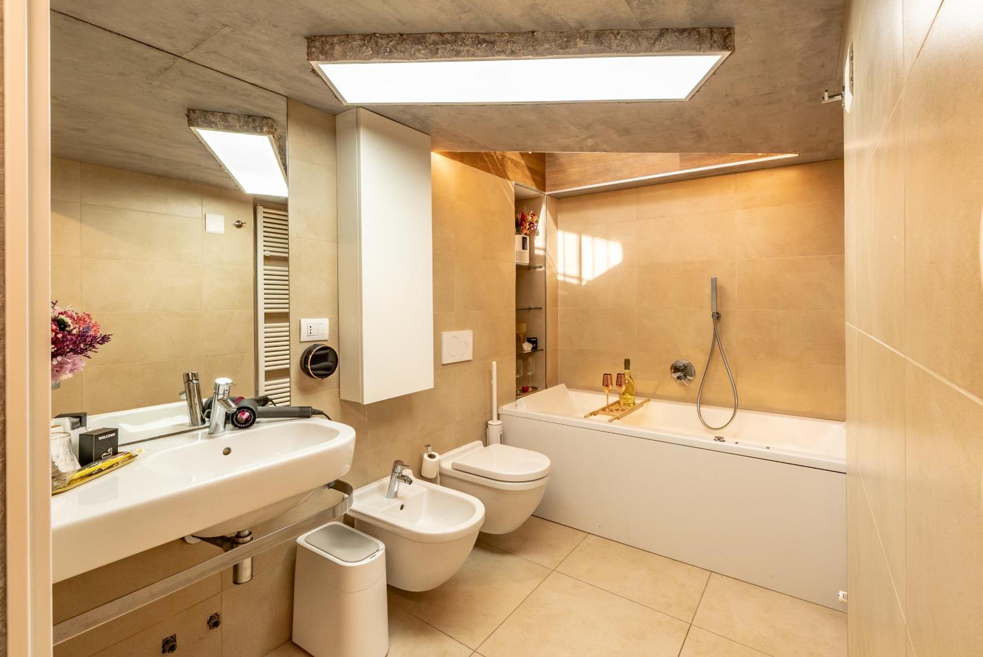 Luxe & Central Haven - Jacuzzi, Sauna, Steam, Private Parking Como Exterior foto