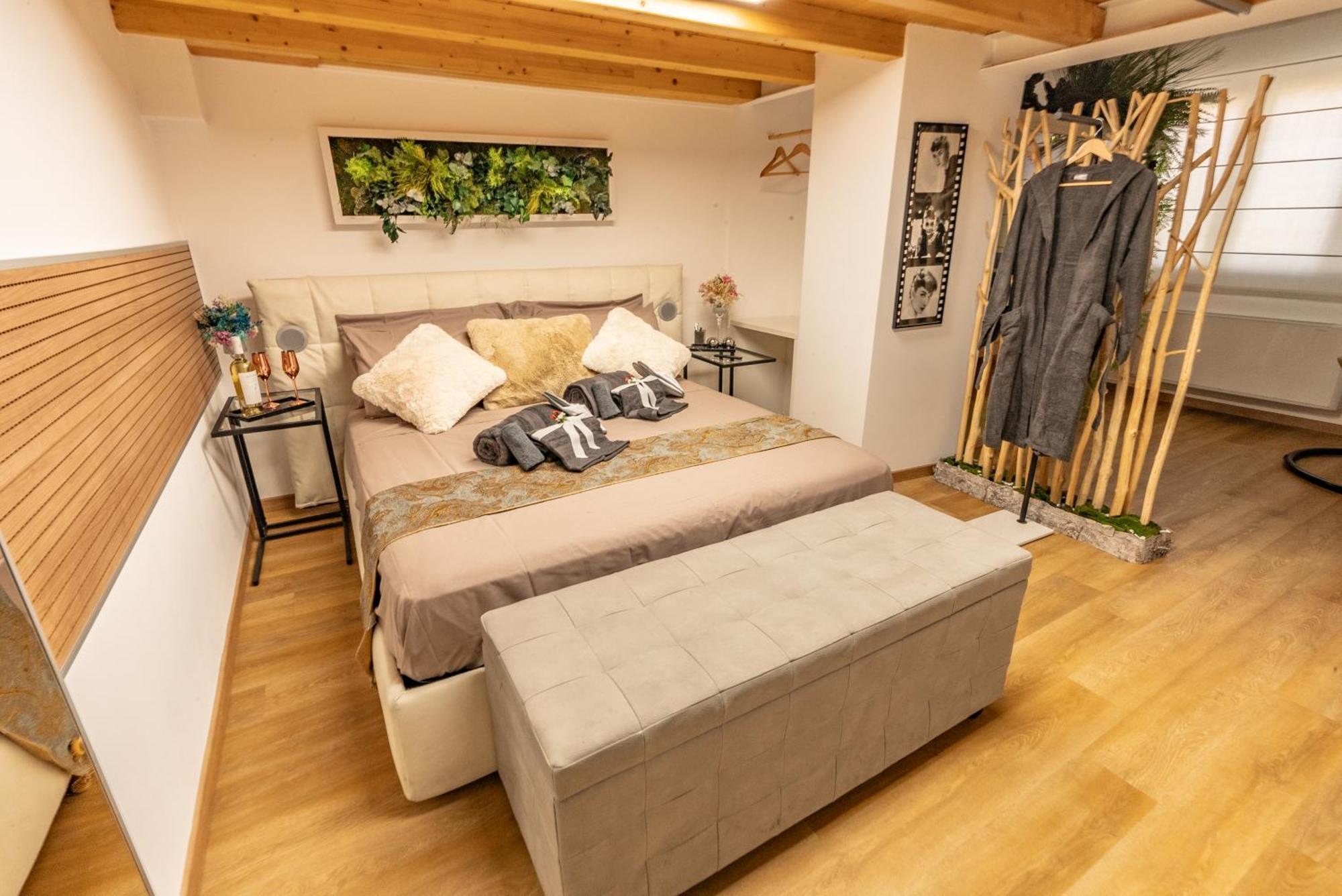 Luxe & Central Haven - Jacuzzi, Sauna, Steam, Private Parking Como Exterior foto