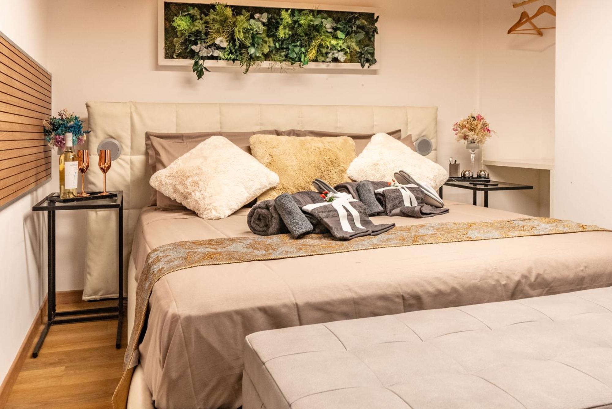 Luxe & Central Haven - Jacuzzi, Sauna, Steam, Private Parking Como Exterior foto